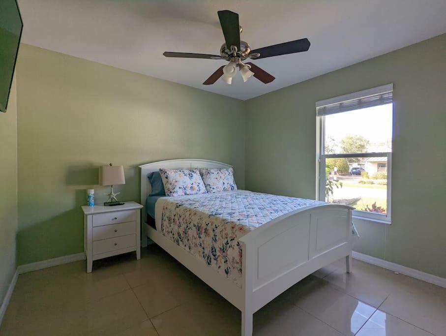 3Bed & 2Bath Property Couple Minutes From Siesta Key Beach & Downtown サラソータ エクステリア 写真