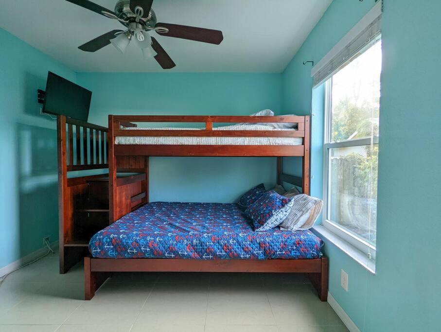3Bed & 2Bath Property Couple Minutes From Siesta Key Beach & Downtown サラソータ エクステリア 写真