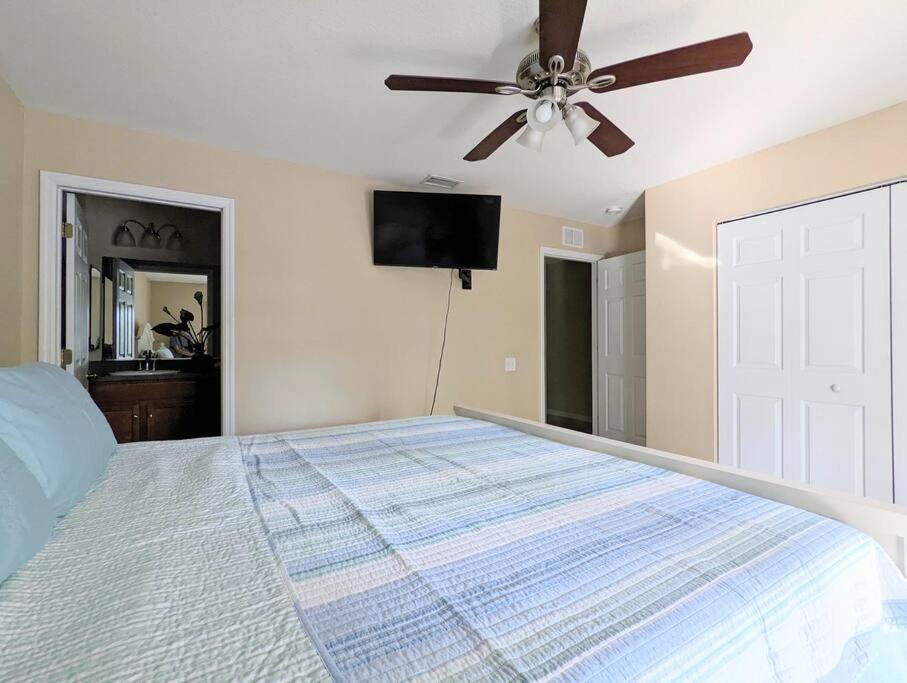 3Bed & 2Bath Property Couple Minutes From Siesta Key Beach & Downtown サラソータ エクステリア 写真