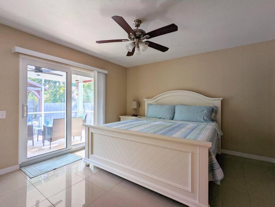 3Bed & 2Bath Property Couple Minutes From Siesta Key Beach & Downtown サラソータ エクステリア 写真