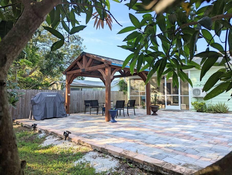3Bed & 2Bath Property Couple Minutes From Siesta Key Beach & Downtown サラソータ エクステリア 写真
