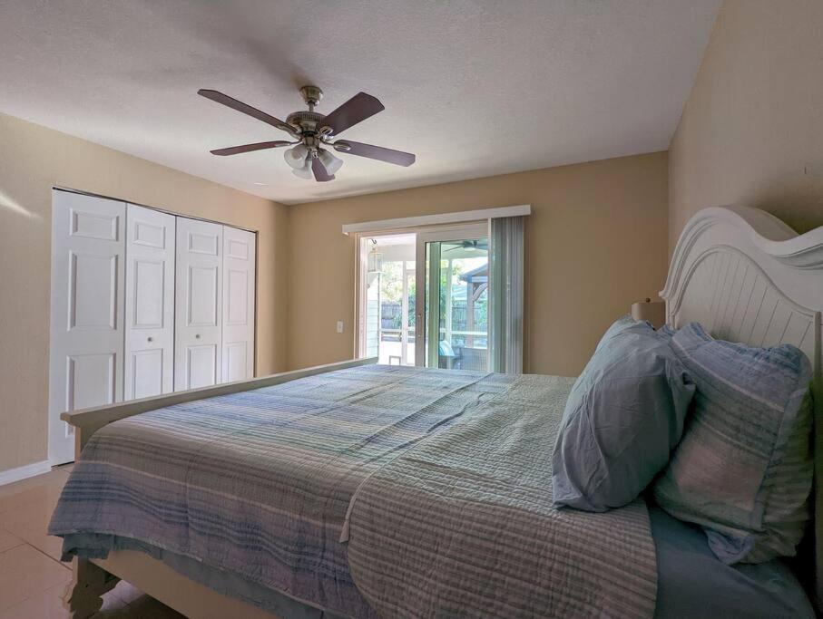 3Bed & 2Bath Property Couple Minutes From Siesta Key Beach & Downtown サラソータ エクステリア 写真