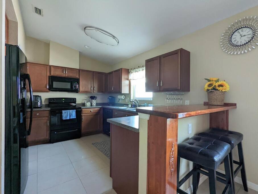 3Bed & 2Bath Property Couple Minutes From Siesta Key Beach & Downtown サラソータ エクステリア 写真