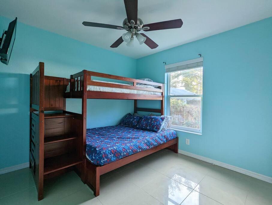 3Bed & 2Bath Property Couple Minutes From Siesta Key Beach & Downtown サラソータ エクステリア 写真