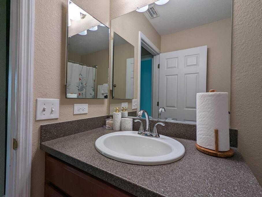 3Bed & 2Bath Property Couple Minutes From Siesta Key Beach & Downtown サラソータ エクステリア 写真