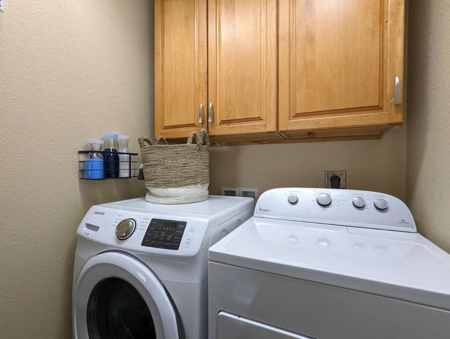 3Bed & 2Bath Property Couple Minutes From Siesta Key Beach & Downtown サラソータ エクステリア 写真